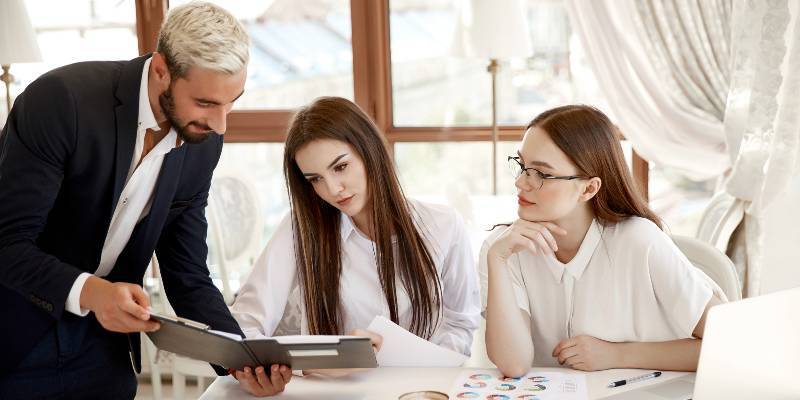 How to Manage A Family Business Successfully?