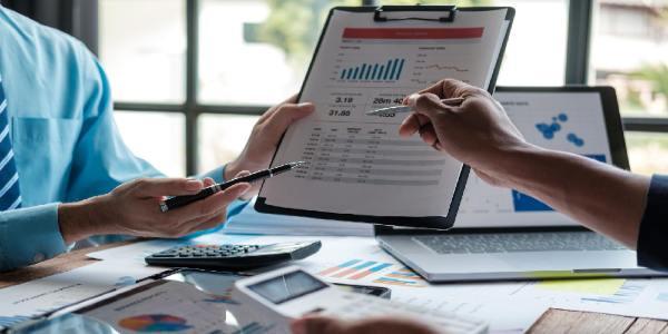 Business advisor meeting to analyse and discuss situation on financial report
